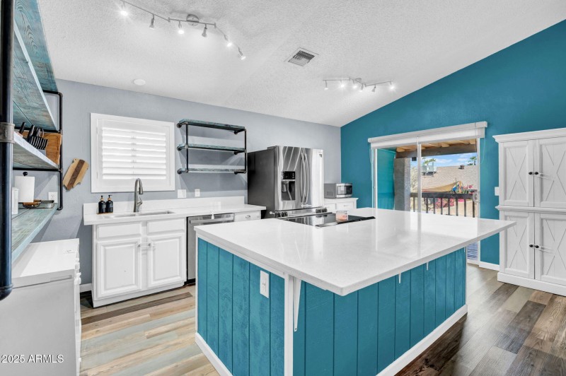 9-web-or-mls-6064 E Ingram St-9