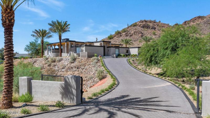 6664 N 40th St-large-068-068-6664 N 40th