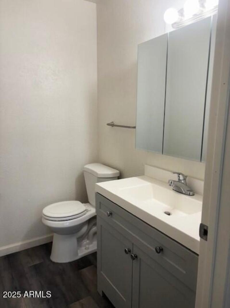 Master 1/2 bathroom