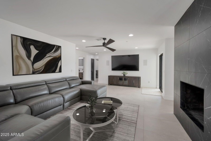 9027N82ndSt_WS BB (24)