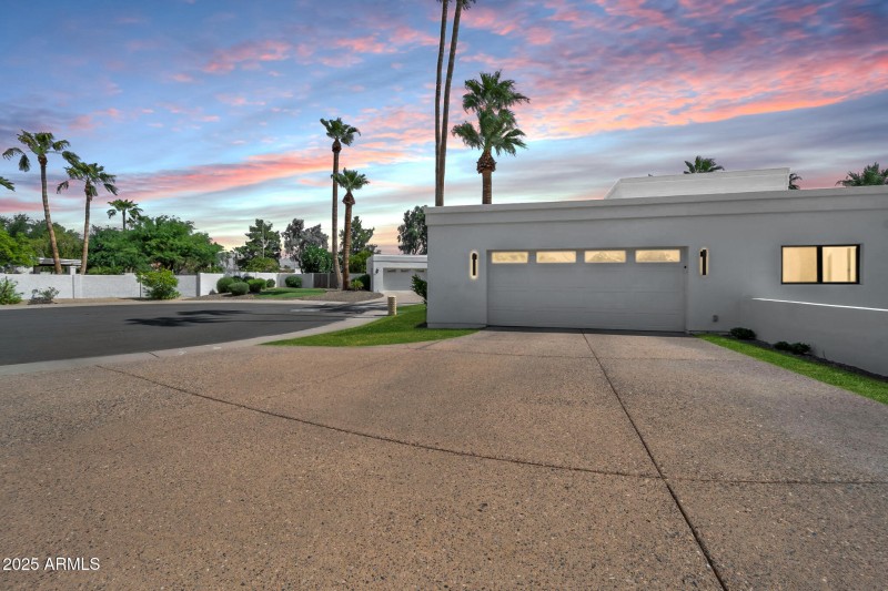 9027N82ndSt_WS-1_Dusk3