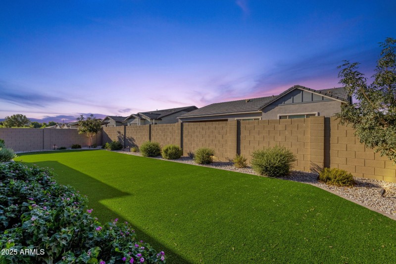 5-web-or-mls-1266-e-donato-dr