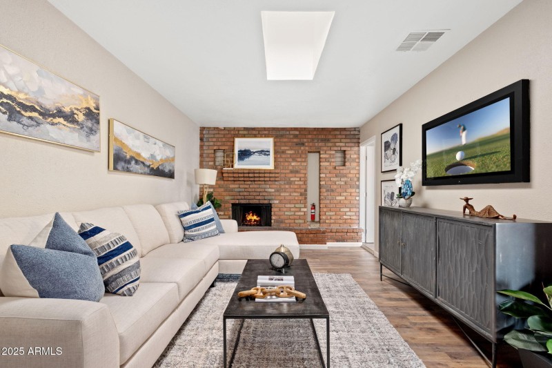 6223 W EARLL Drive, Phoenix, AZ