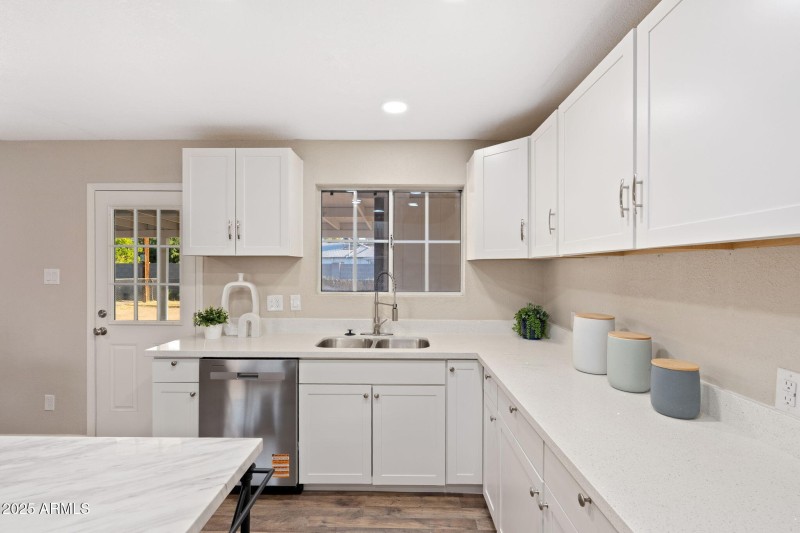 6223 W EARLL Drive, Phoenix, AZ