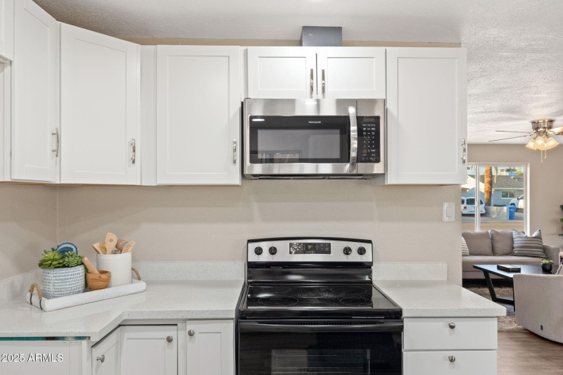 6223 W EARLL Drive, Phoenix, AZ