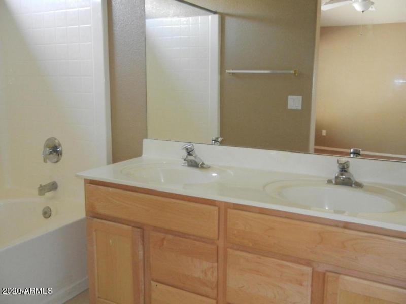 20161025225639399377000000-o