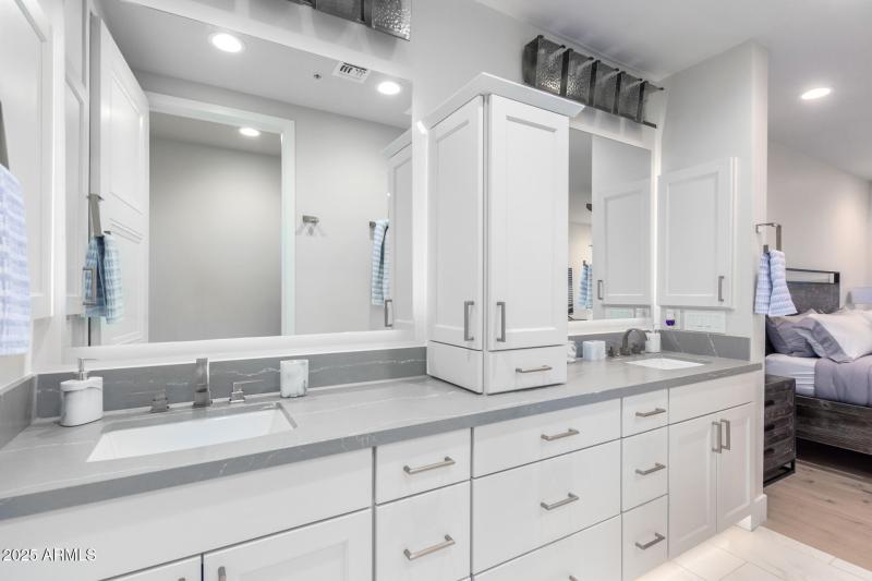 F 020 - 18 - Osborn - Master Bath