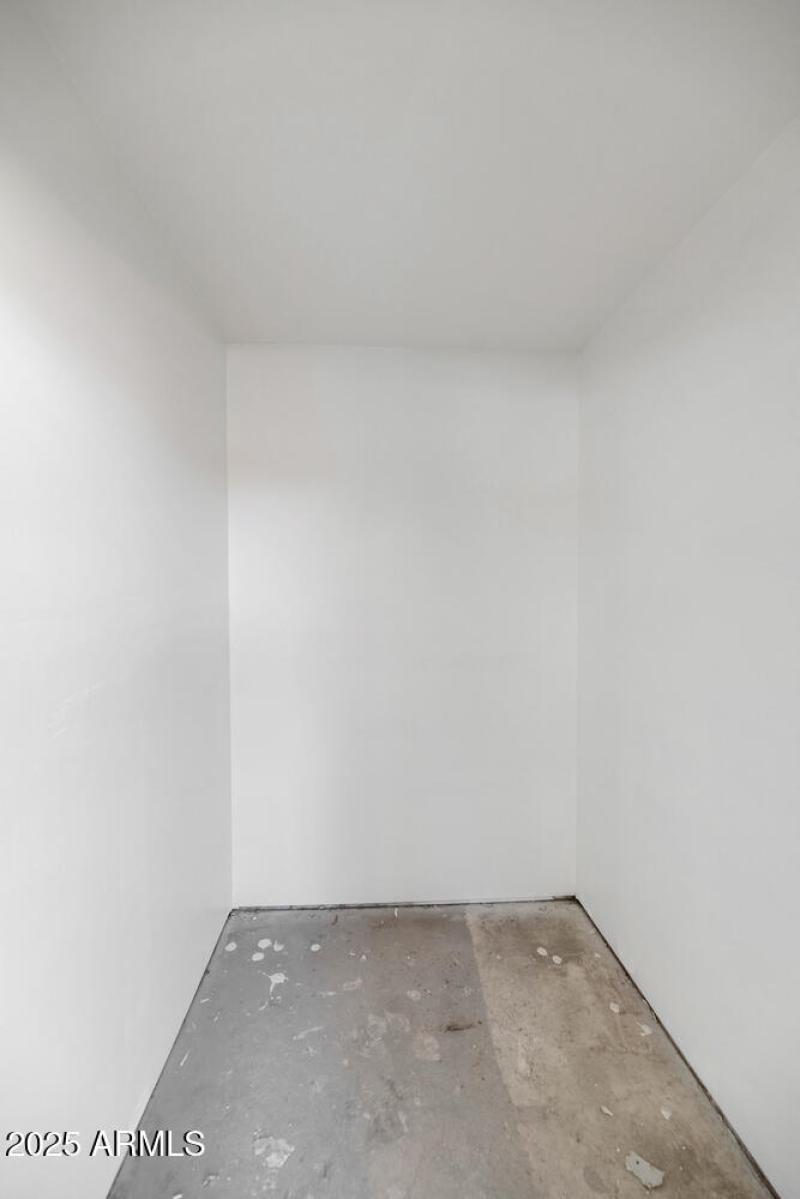 4821 E Sheridan St-large-007-003-4821 E