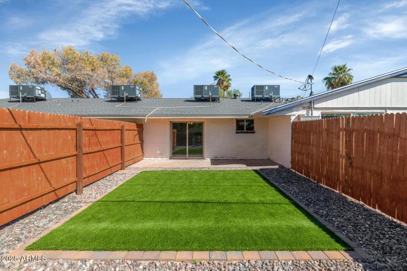 4821 E Sheridan St-large-035-012-4821 E