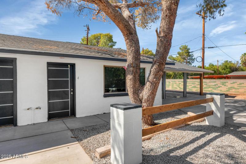 4821 E Sheridan St-large-048-035-4821 E