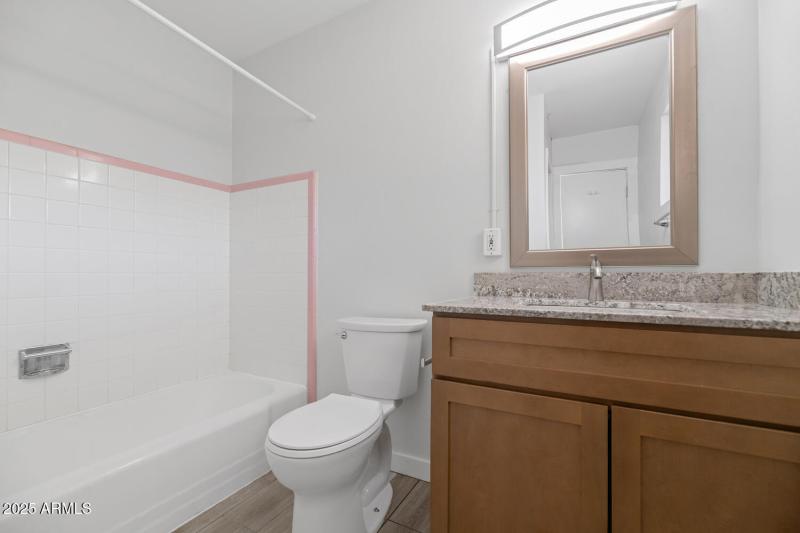 4821 E Sheridan St-large-057-046-4821 E