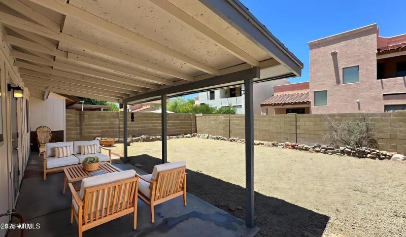 Sandra - Outdoor - Ai staged