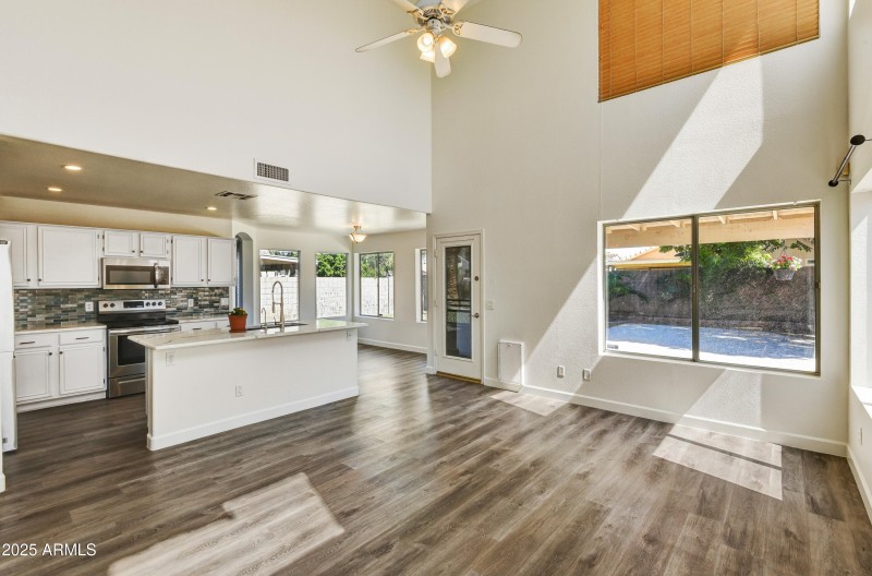 010_Family to Kitchen