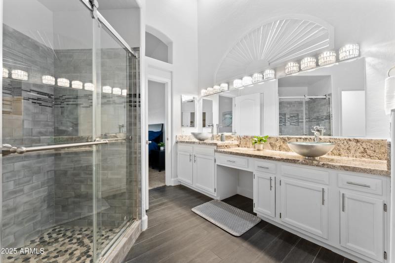 32-032-primary-bathroom