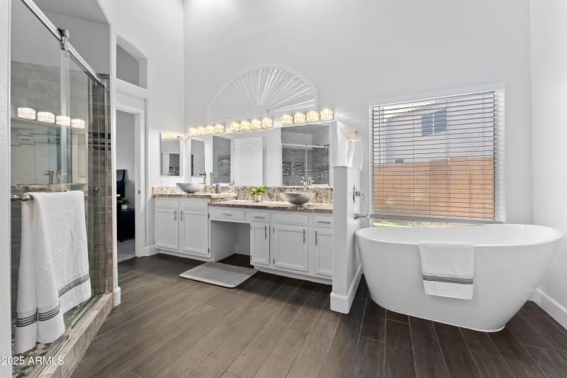 33-033-primary-bathroom