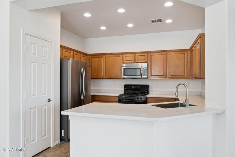 8-web-or-mls-43213-n-vista-hills-dr