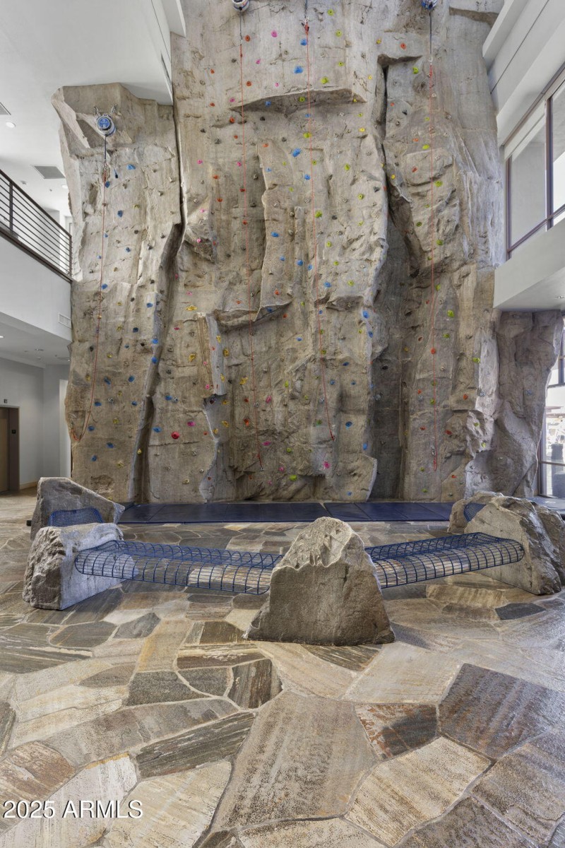 82-web-or-mls-43213-n-vista-hills-dr