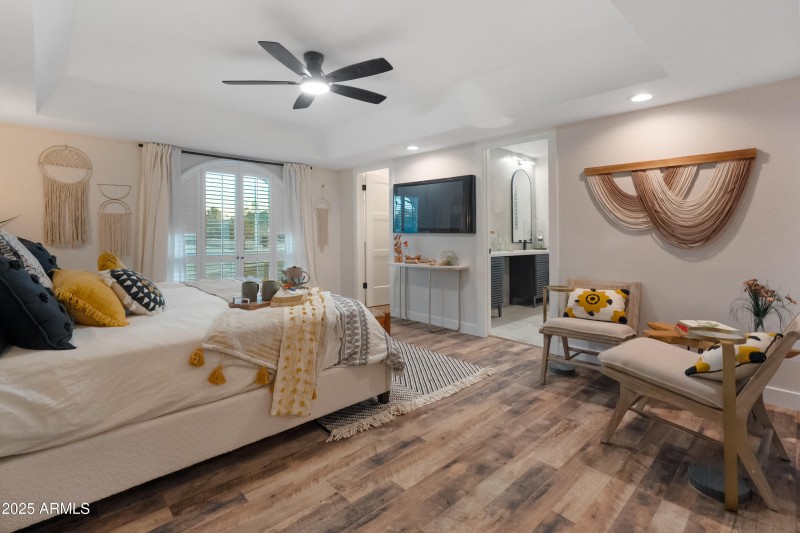 6504 W Corrine Dr (twilight)-3