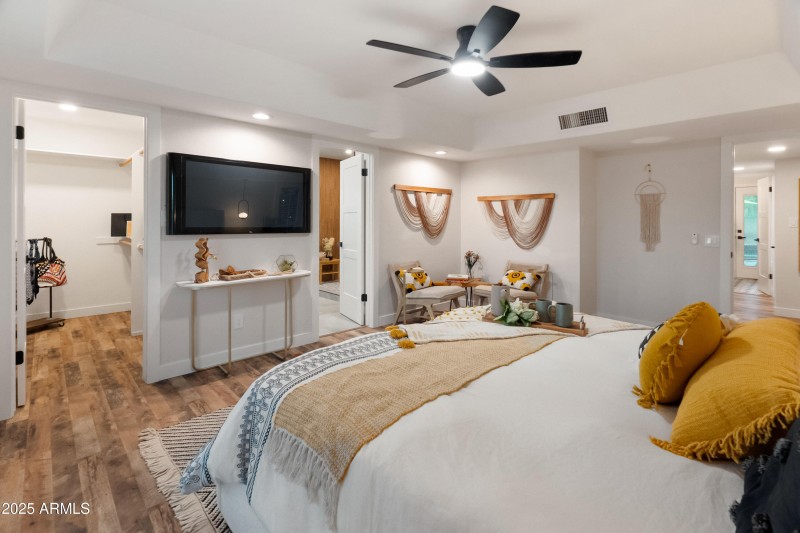 6504 W Corrine Dr (twilight)-6