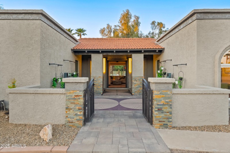 6504 W Corrine Dr (twilight)-9