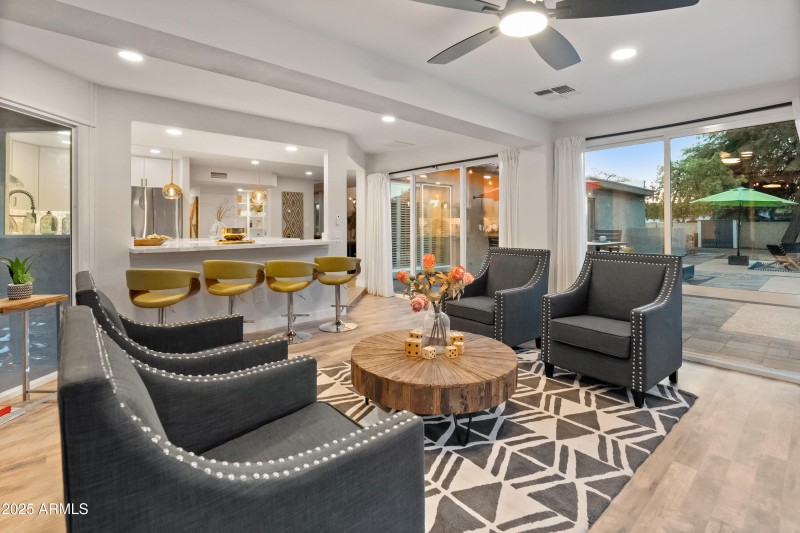 6504 W Corrine Dr (twilight)-25