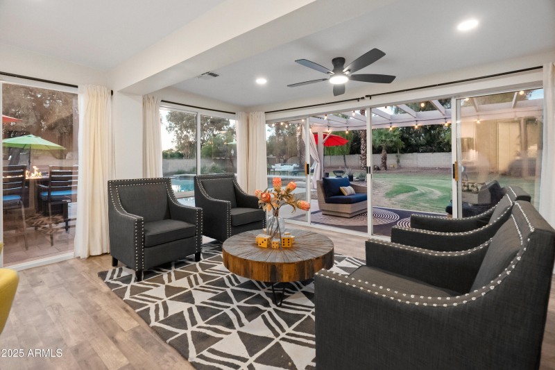 6504 W Corrine Dr (twilight)-30