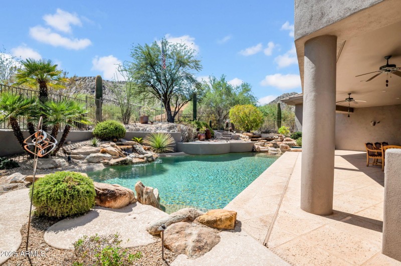 POOL, BACKYARD, & MTN VIEWS