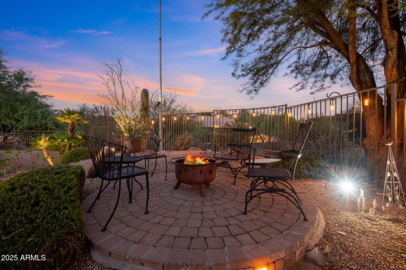 UPPER PATIO - RAISED LOUNGE (SUNSET)
