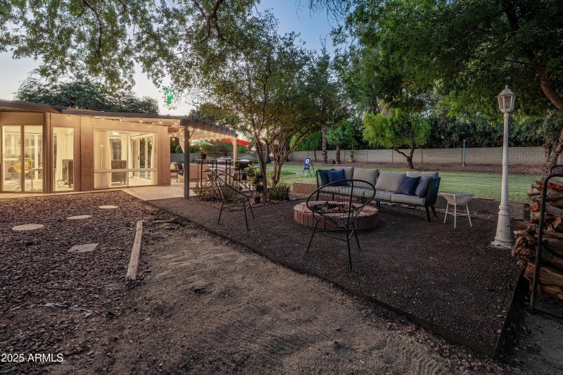 6504 W Corrine Dr (twilight)-38