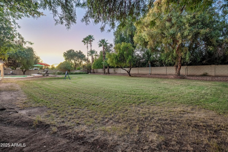 6504 W Corrine Dr (twilight)-40