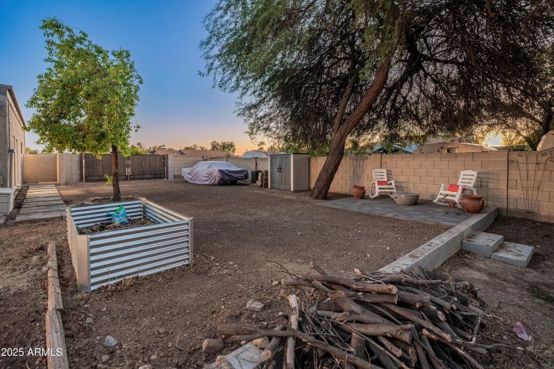 6504 W Corrine Dr (twilight)-44