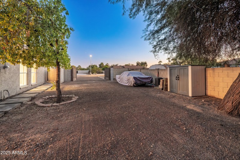 6504 W Corrine Dr (twilight)-46