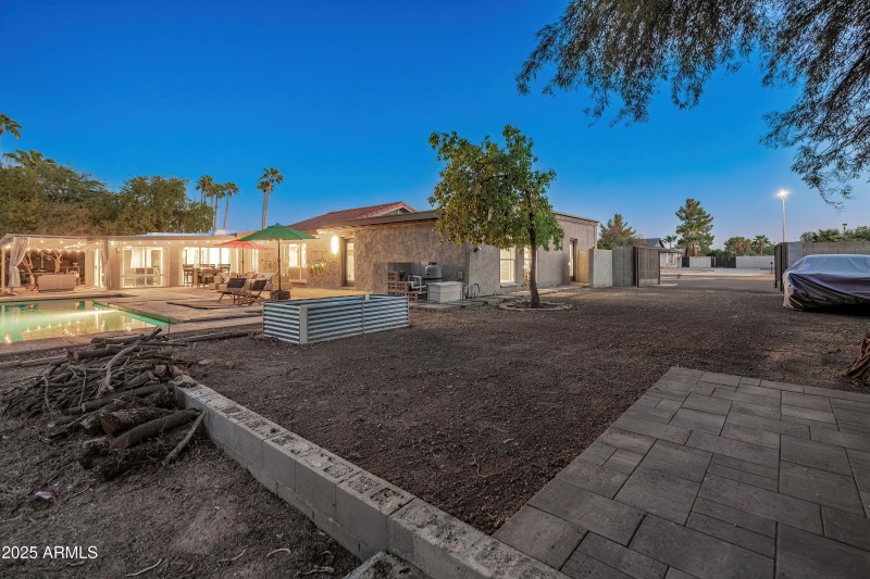 6504 W Corrine Dr (twilight)-47