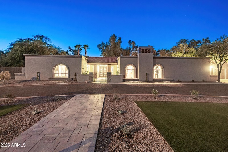 6504 W Corrine Dr (twilight)-63