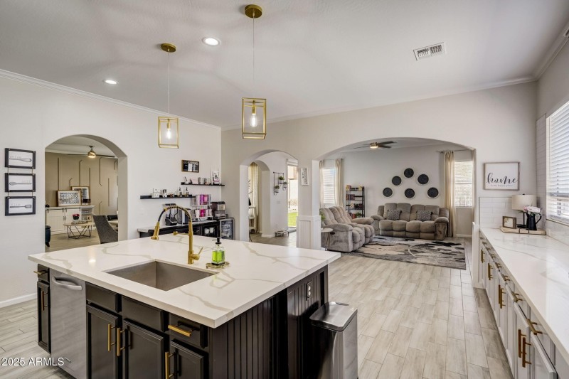 18-web-or-mls-W Durango St-016