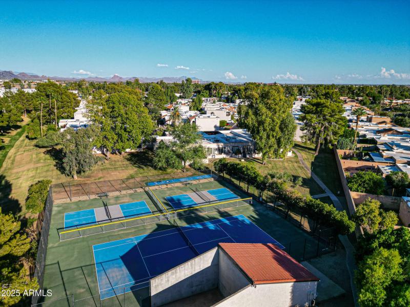 Pickleball & Tennis COurts