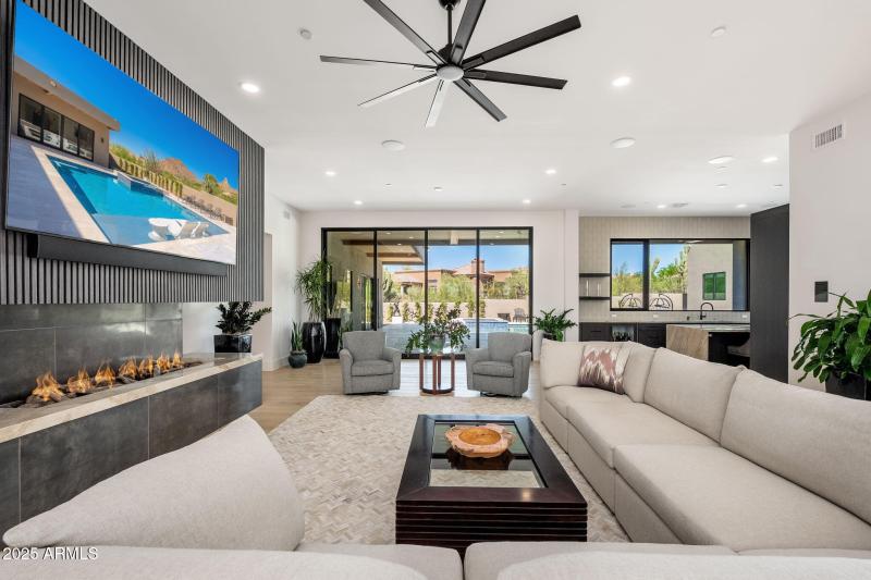 10160 E Saddle Horn Trl