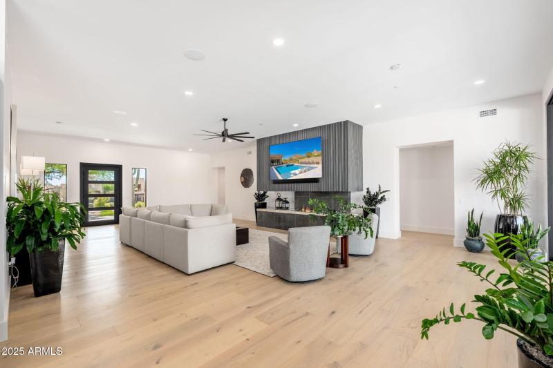 10160 E Saddle Horn Trl