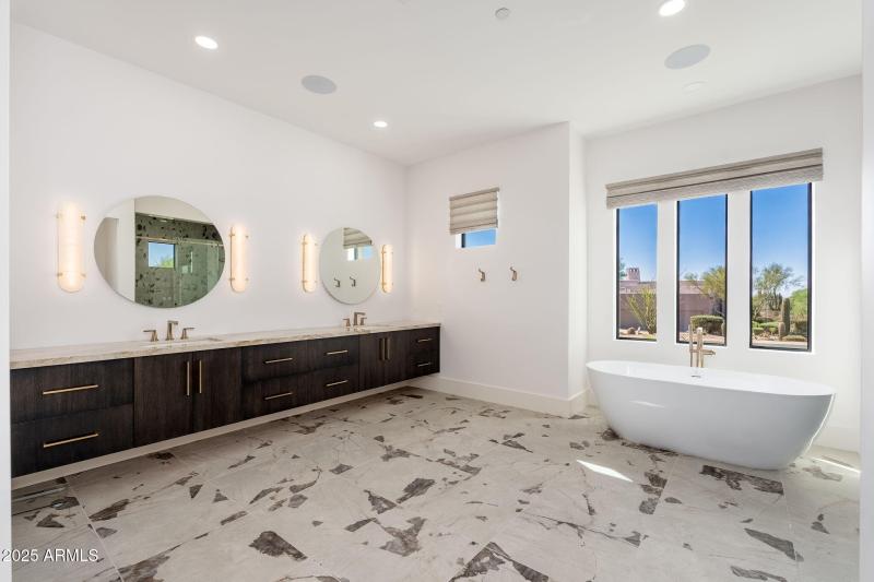 10160 E Saddle Horn Trl