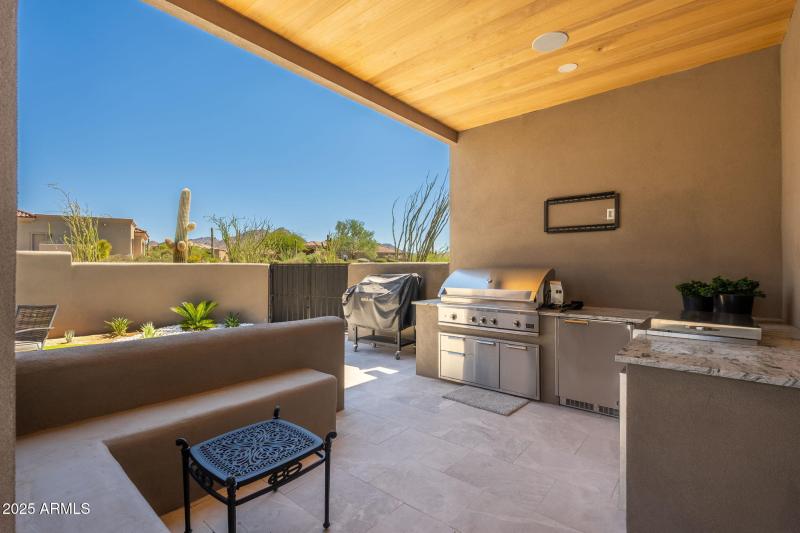 10160 E Saddle Horn Trl