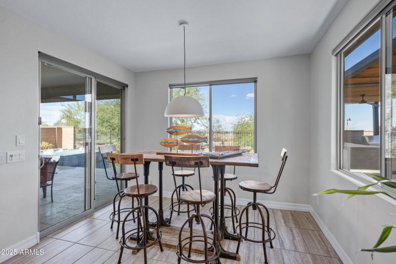 2423 N Beverly Pl-20