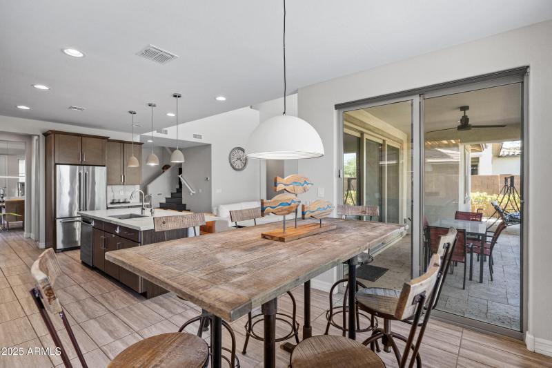 2423 N Beverly Pl-21