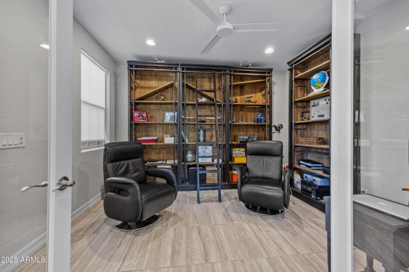 2423 N Beverly Pl-22