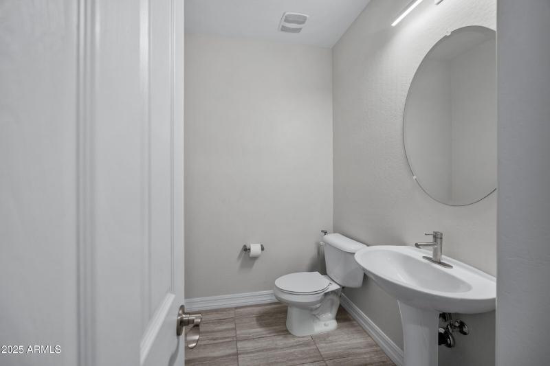 2423 N Beverly Pl-23