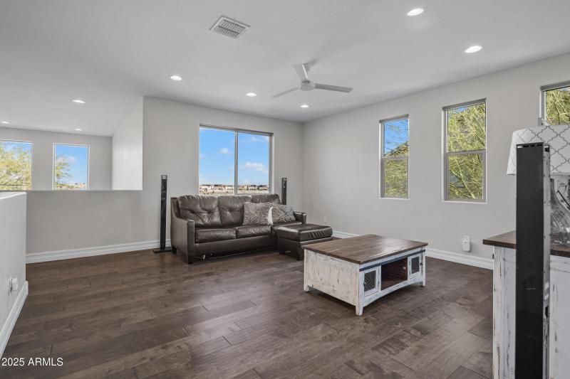 2423 N Beverly Pl-31