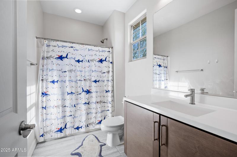 2423 N Beverly Pl-41