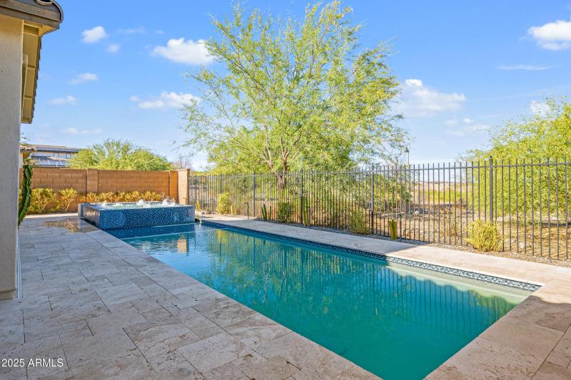 2423 N Beverly Pl-44