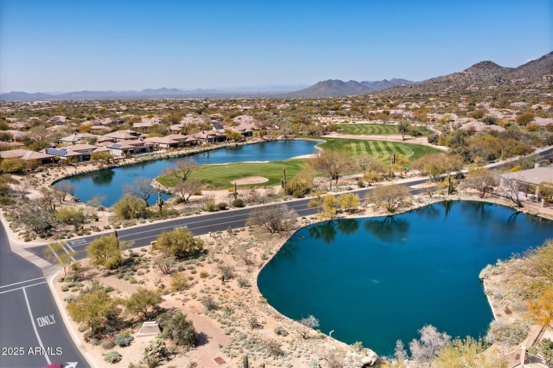 Gorgeous Community Lakes