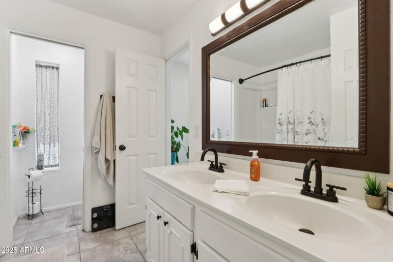 27-web-or-mls-E Duncan St-S2509-027