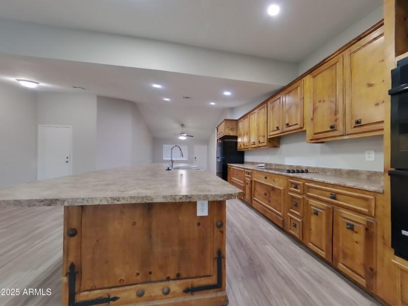 4_pc_GE8Az8mBk5_kzJXnKXufN_layout_0